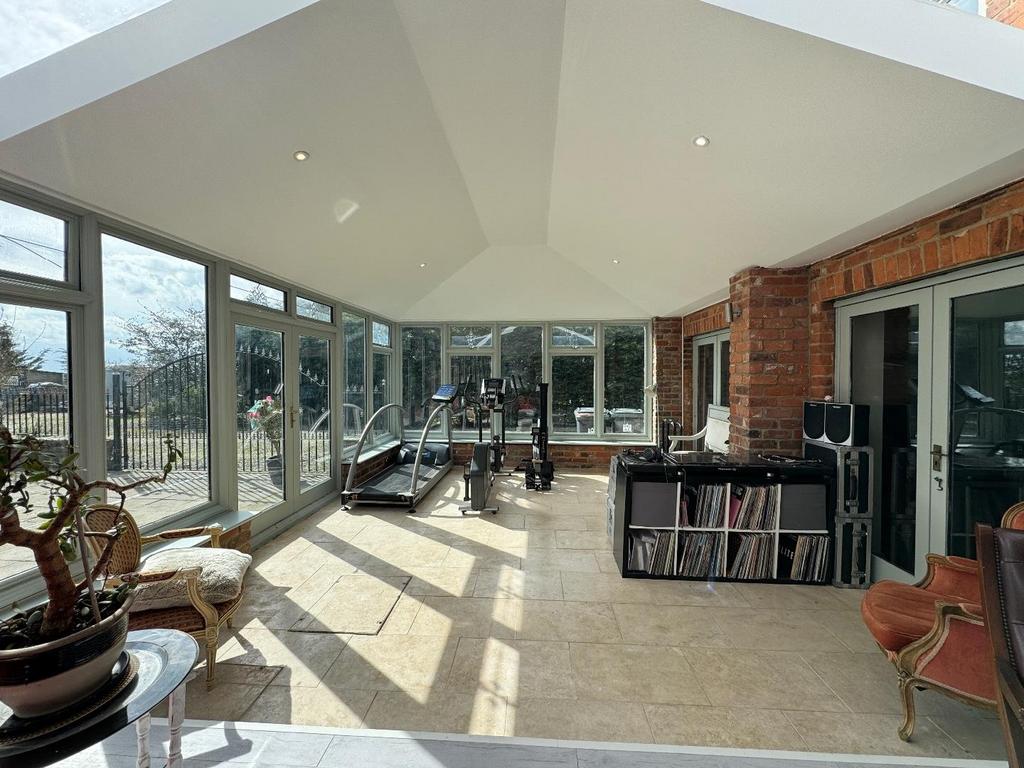 Garden/family room