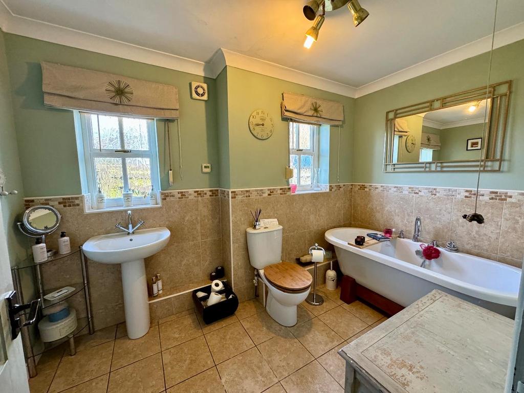 Family bathroom/w.c
