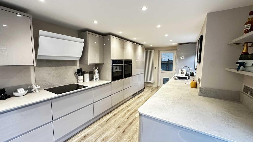 White Villas, Silfield Road, Wymondham NR18 4 bed detached house for