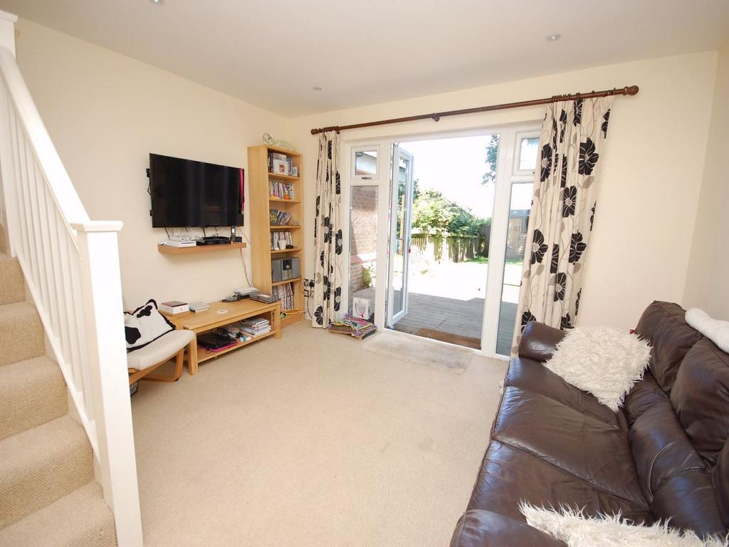 Thistledown Close, Wrecclesham... 2 bed terraced house £1,395 pcm (£