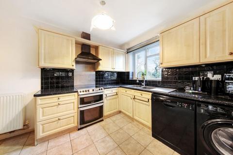 33 Coteford Close, Pinner, HA5 2JA