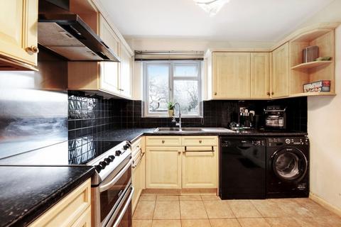 33 Coteford Close, Pinner, HA5 2JA