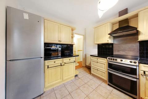 33 Coteford Close, Pinner, HA5 2JA