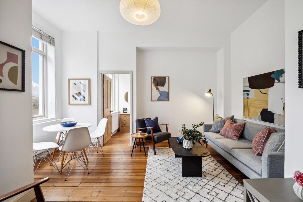 Grove Park Terrace, Chiswick W4 2 bed flat for sale £599,950