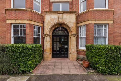 2 bedroom flat for sale, Fauconberg Road, Chiswick W4