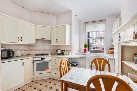 2 bedroom flat for sale, Fauconberg Road, Chiswick W4