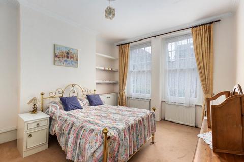 2 bedroom flat for sale, Fauconberg Road, Chiswick W4