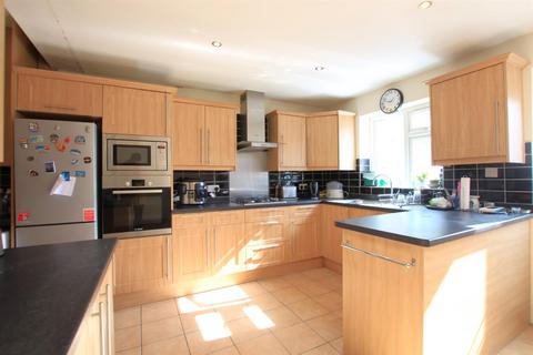 3 bedroom semi-detached house for sale, Greencroft Road, Heston TW5