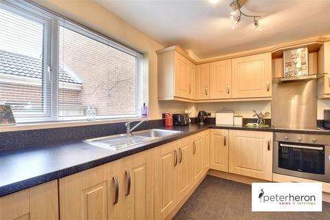 3 bedroom end of terrace house for sale, Fairlands East, Fulwell, Sunderland