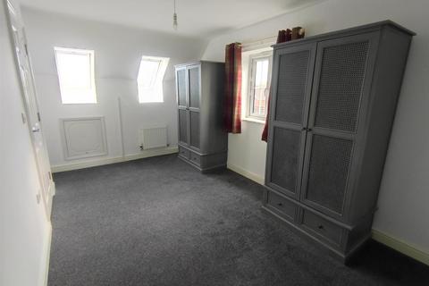 3 bedroom detached house to rent, Chapel Road, Lowestoft
