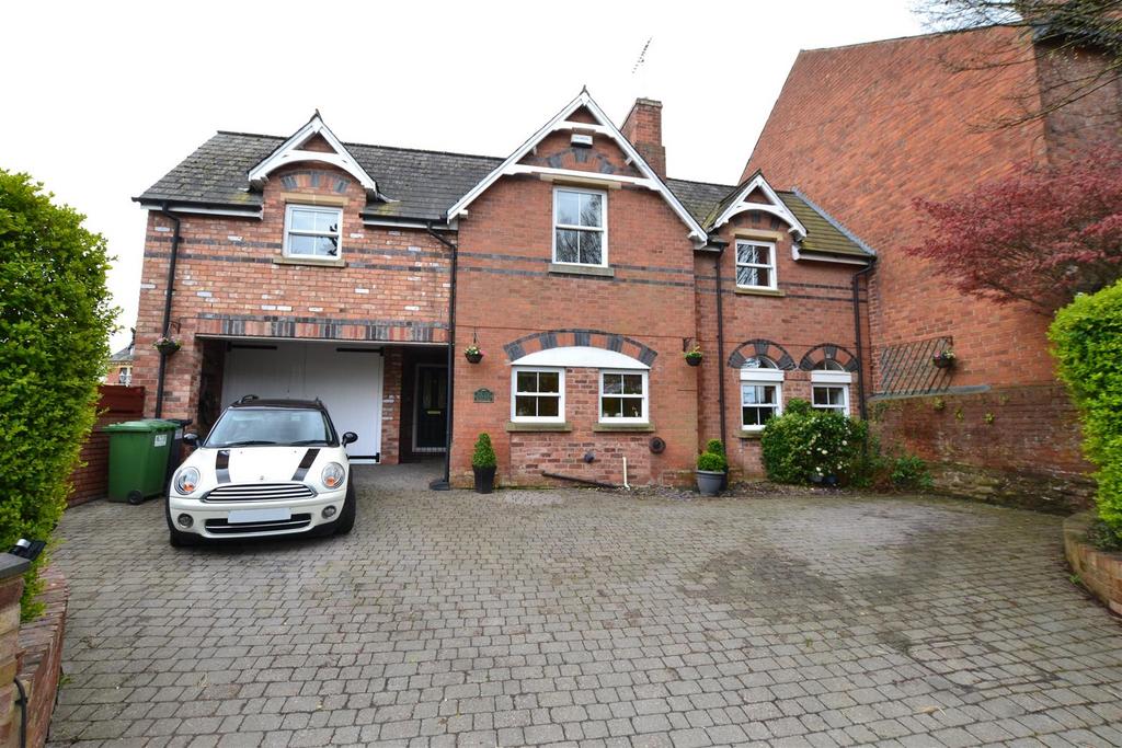 Bargates, Leominster 6 bed townhouse for sale £485,000