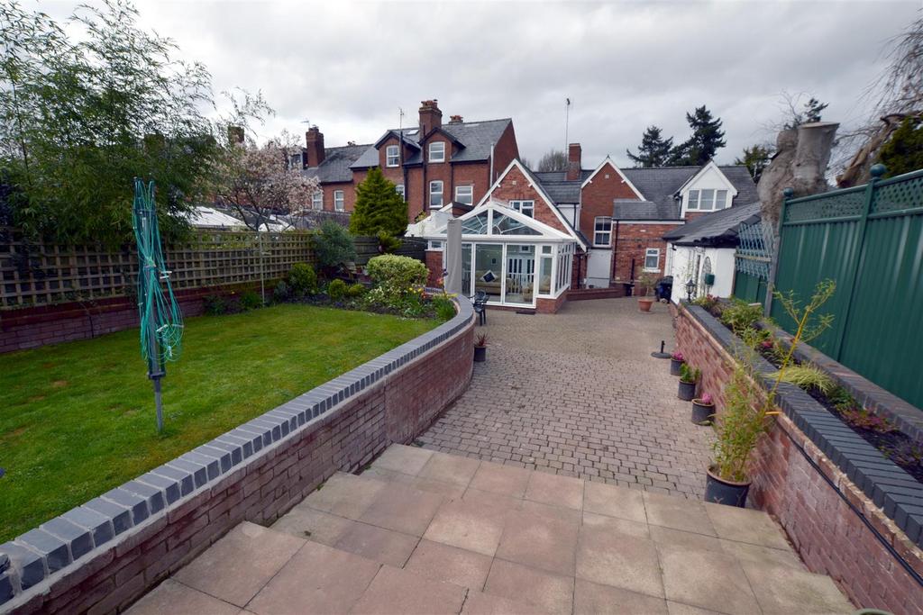 Bargates, Leominster 6 bed townhouse for sale £485,000