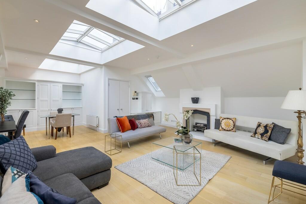 Dilke Street, Chelsea, SW3 3 bed property - £15,167 pcm (£3,500 pw)