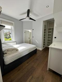 1 bedroom in a house share to rent, 17 Chatsworth Road,  London, NW2