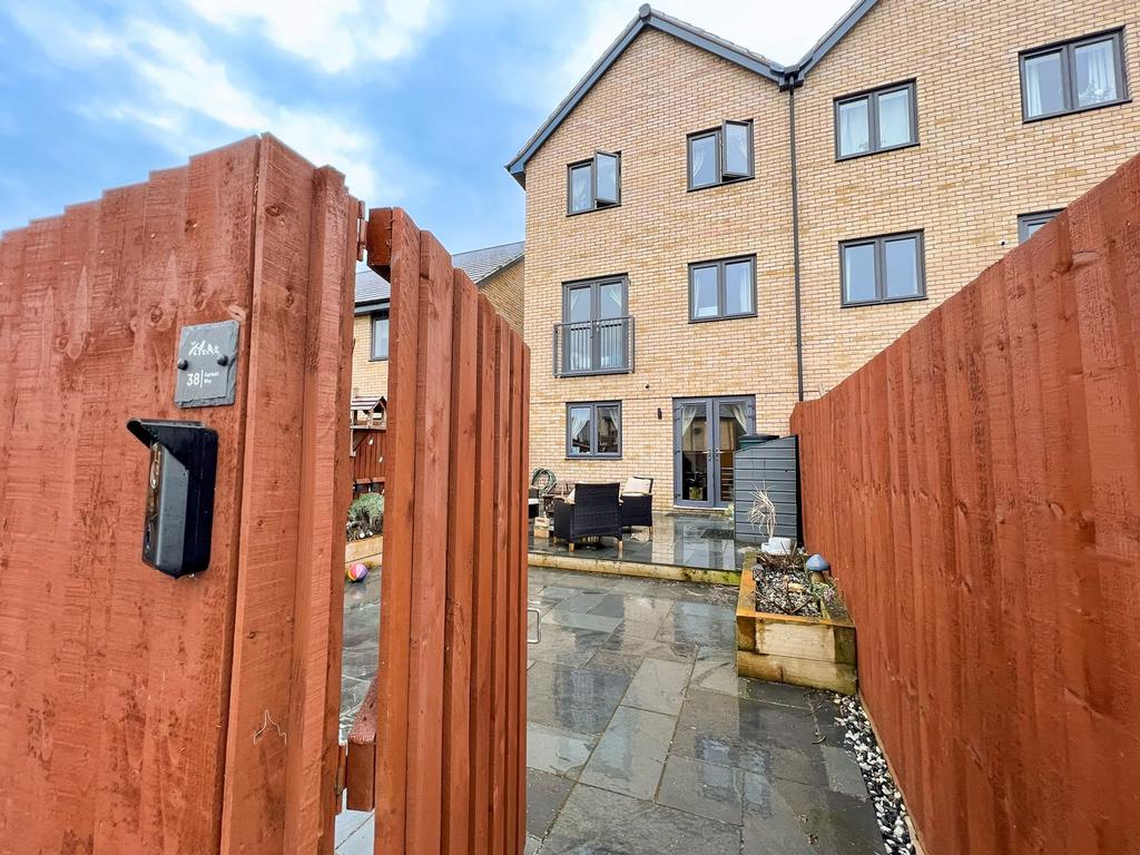 Rear Gate Access into Garden