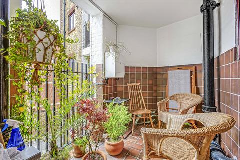 2 bedroom flat to rent, New Park Road, London, SW2