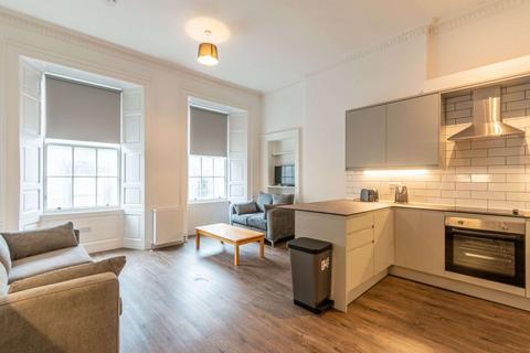 4 bedroom flat to rent, 85P – South College Street, Edinburgh, EH8 9AA