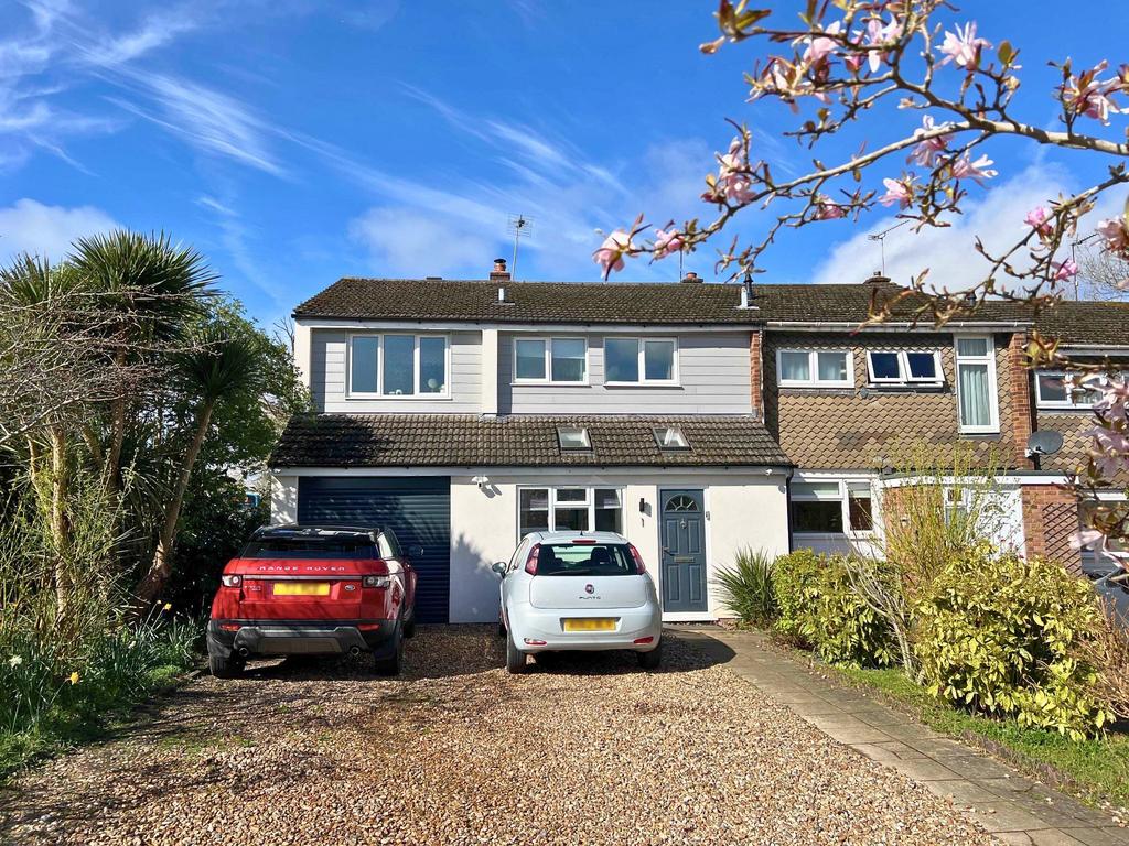 Yateley GU46 4 bed end of terrace house for sale £575,000