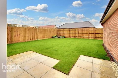 4 bedroom detached house for sale, Woodlands Rest, Meppershall Village Bedfordshire