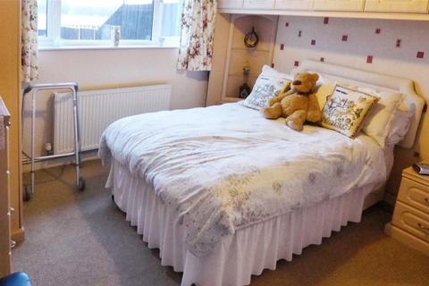 2 bedroom bungalow for sale, Findon Close, Bulkington, Warwickshire, CV12