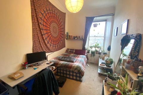 3 bedroom flat to rent, Polwarth Gardens, Polwarth, Edinburgh, EH11