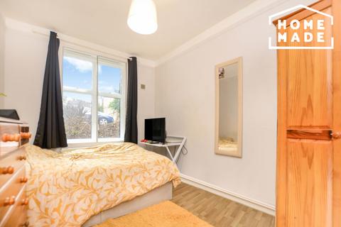 3 bedroom ground floor flat to rent, Fairfield Drive, Wandsworth, SW18