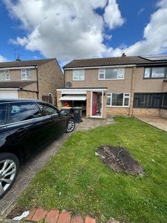 3 bedroom semi-detached house to rent, Old Ford End Road, Bedford
