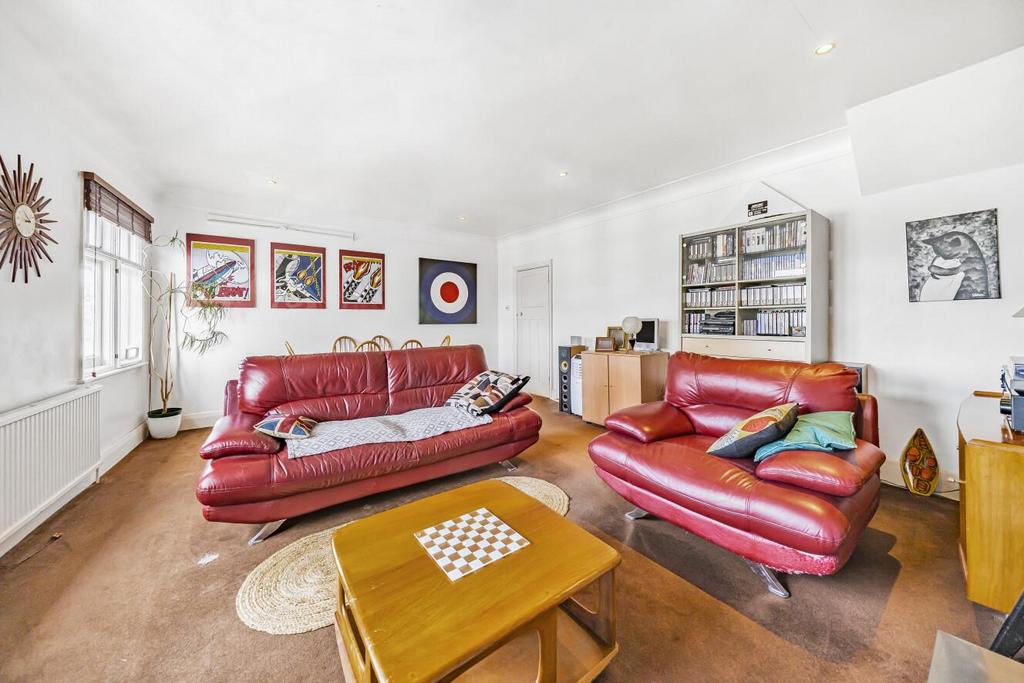 Ridgway, Wimbledon 2 bed flat for sale £625,000