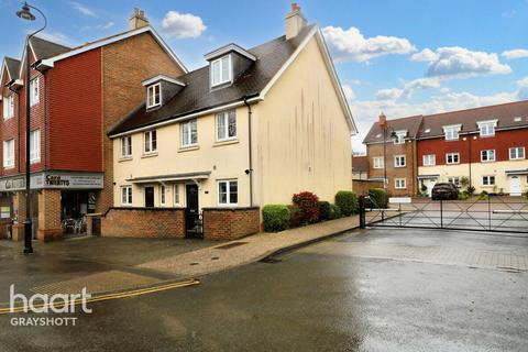 3 bedroom terraced house for sale, London Road, Hindhead