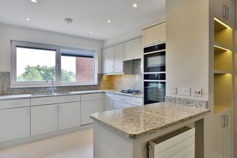 3 bedroom townhouse to rent, Vane Close, London NW3