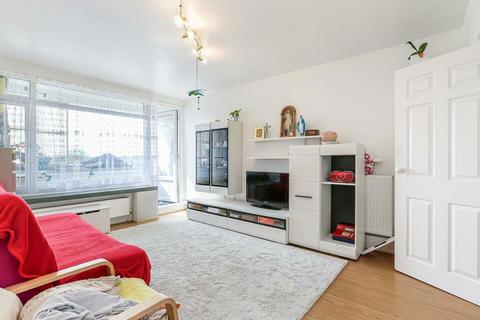 2 bedroom flat for sale, Tangley Grove, London, SW15 4EQ