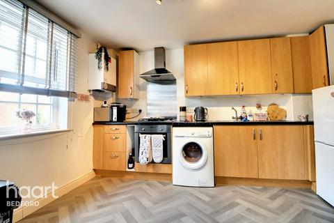 2 bedroom flat for sale, Saxon Way, Bedford