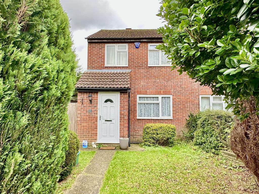 Blackthorne Close, Bordon GU35 3 bed semidetached house for sale £