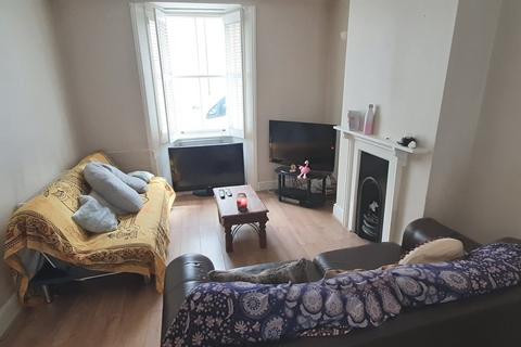 4 bedroom flat to rent, Over Street, Brighton BN1