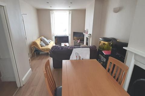 4 bedroom flat to rent, Over Street, Brighton BN1