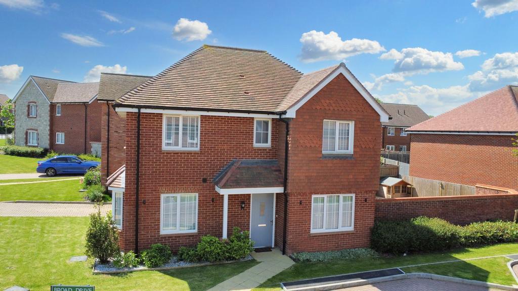 Broad Drive, Boughton Monchelsea, ME17 3 bed detached house for sale