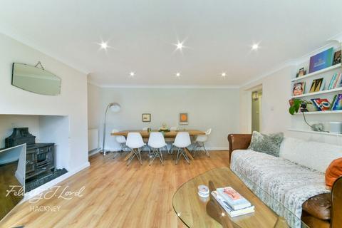 2 bedroom flat for sale, Hall Place, Urswick Road, Hackney, E9