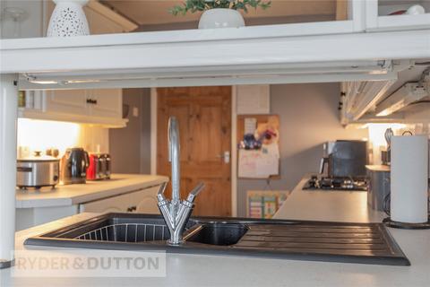1 Den Hill Drive, Springhead, Oldham, OL4 4NR