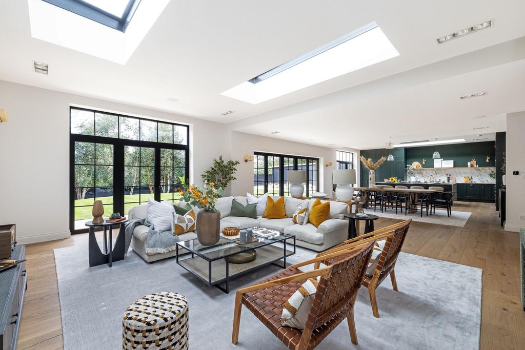 Esher Close, Esher KT10 6 bed detached house for sale £3,300,000