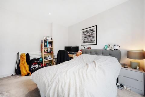 2 bedroom flat for sale, 12 Admiralty Avenue, London E16