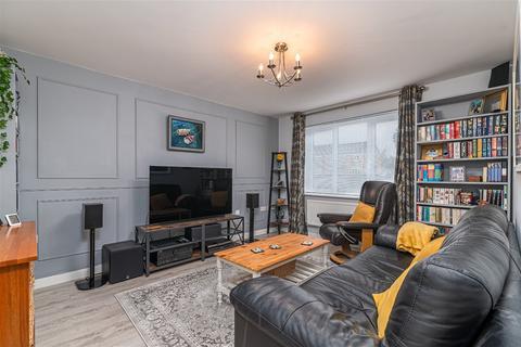 15 Centenary Way, Raunds, Wellingborough, NN9 6UL