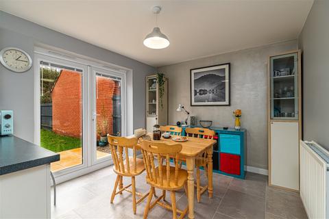 15 Centenary Way, Raunds, Wellingborough, NN9 6UL