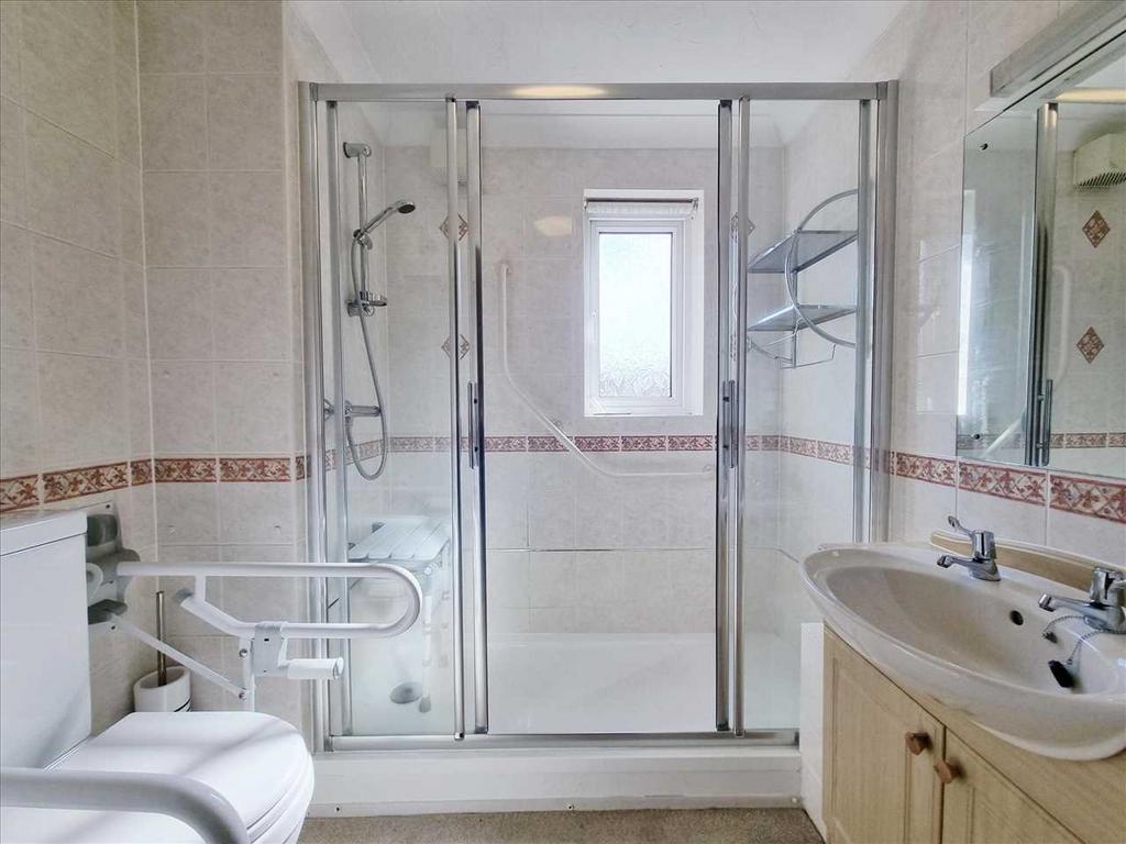 Shower Room: