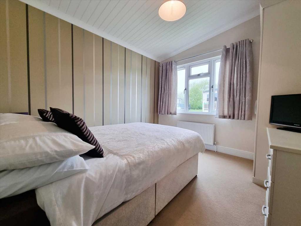 Bedroom 2: