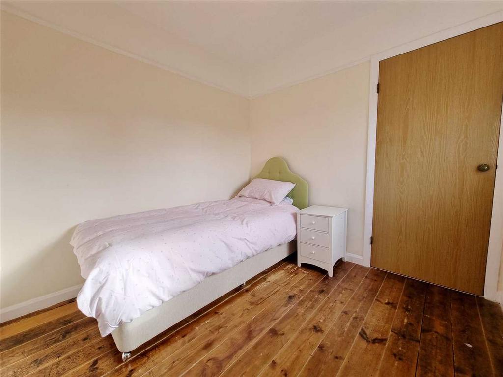 Bedroom 3: