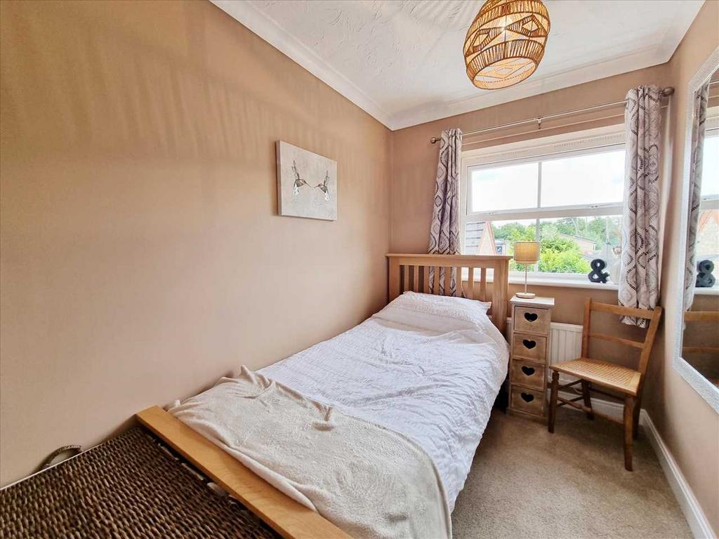 Bedroom 3:
