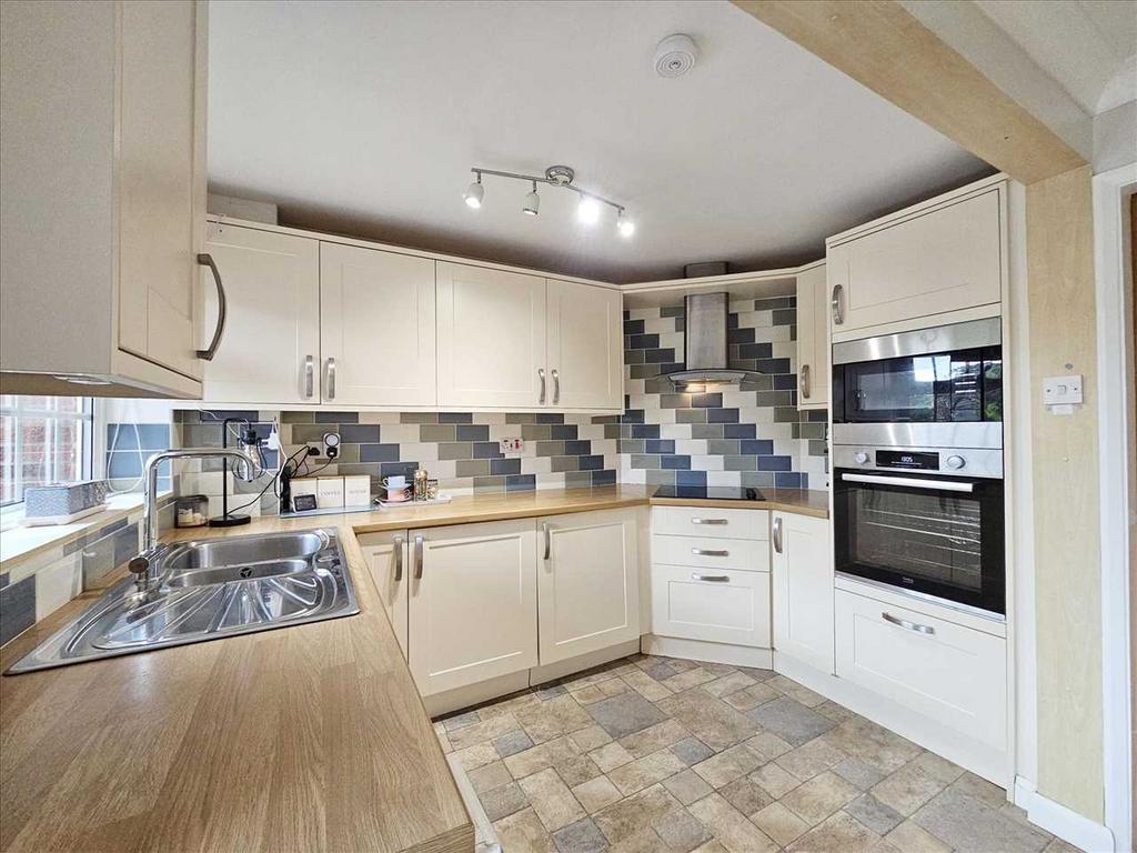 Kitchen: