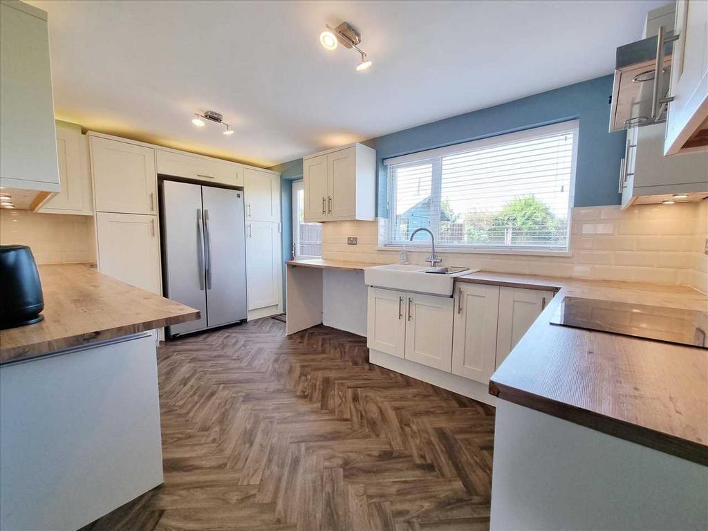 Kitchen: