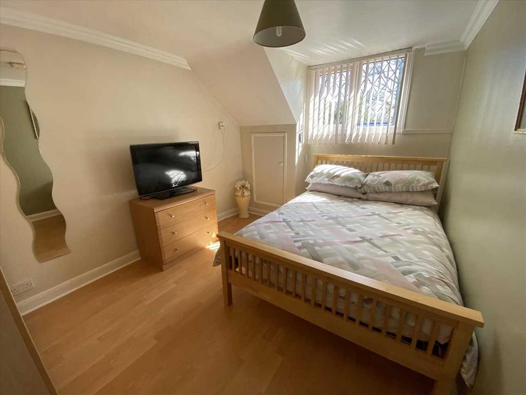 Bedroom 3: