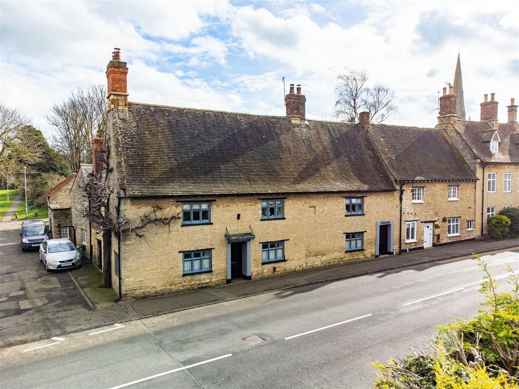 College Street, Rushden NN10 4 bed cottage for sale - £650,000